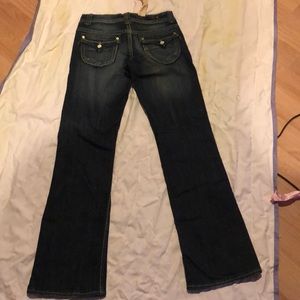 V blue jeans